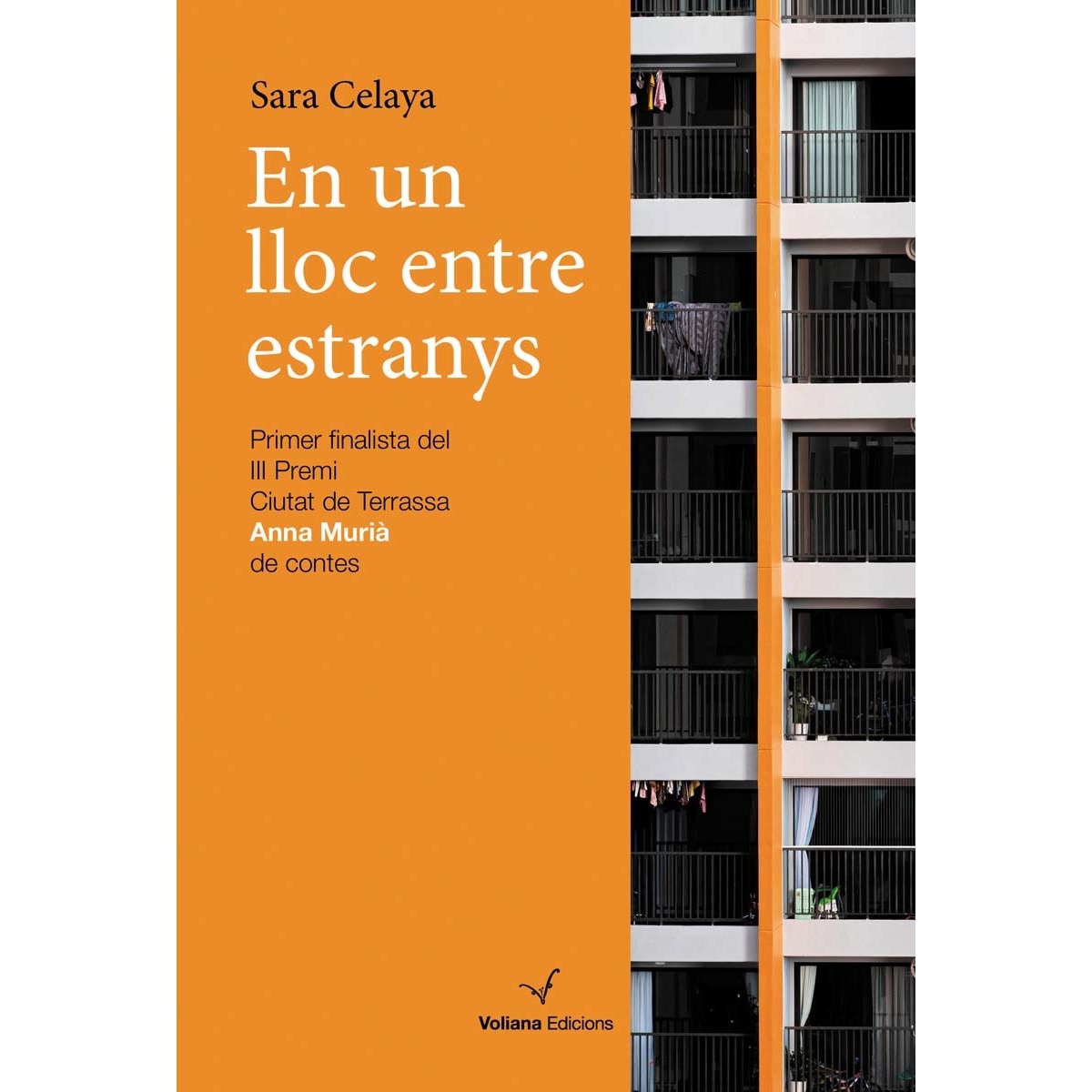 En un lloc entre estranys (Capa mole com abas) 1