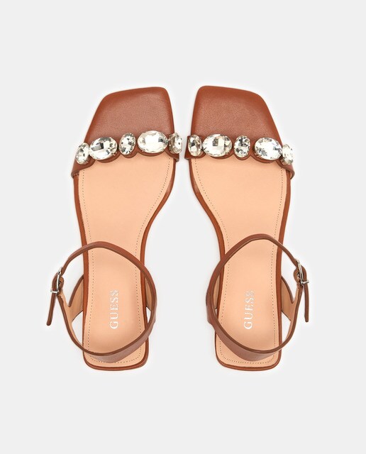 Sandalias de tacón de mujer en piel marrón con detalle de pedrería · Guess  · El Corte Inglés