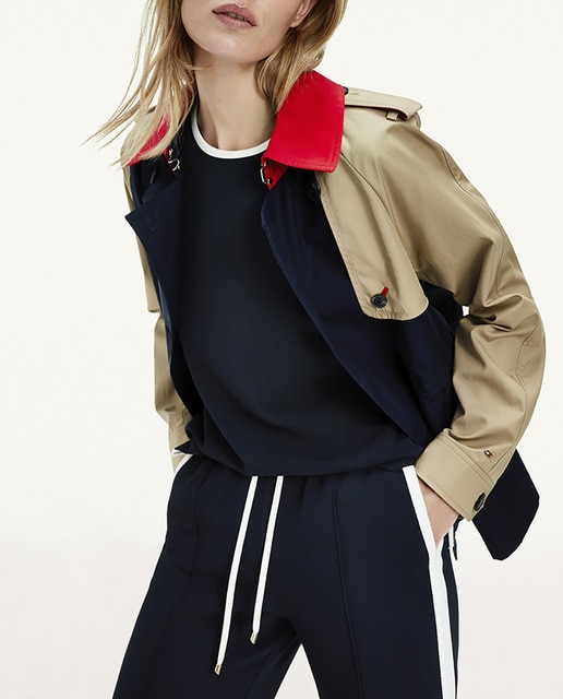 Imagen 0 de Gabardina corta de mujer con doble botonadura