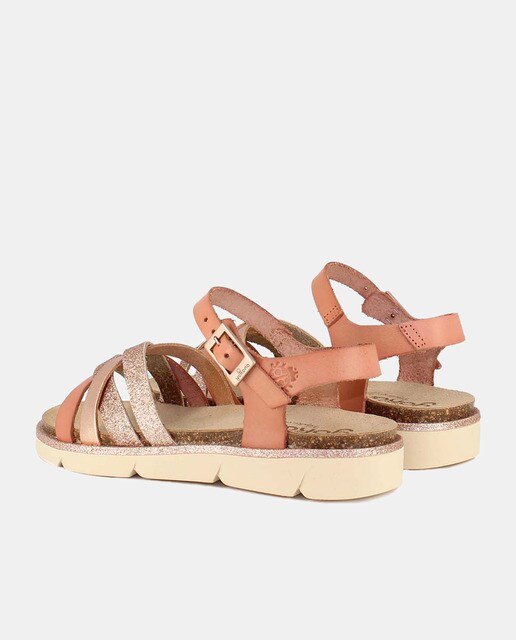 Sandalias de niña en rosa con tiras cruzadas · Yokono · El Corte Inglés