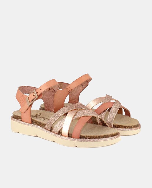 Sandalias de niña en rosa con tiras cruzadas · Yokono · El Corte Inglés