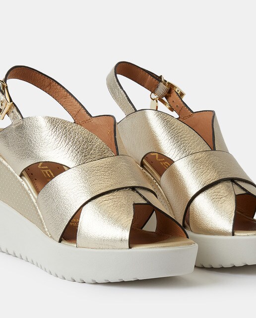 Sandalias de cuña de mujer en piel de color oro · Stonefly · El Corte Inglés