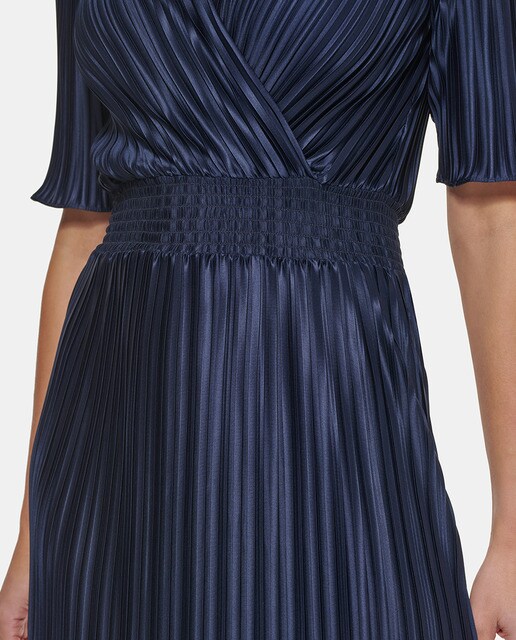 Vestido de manga corta y cuello en pico · DKNY · El Corte Inglés