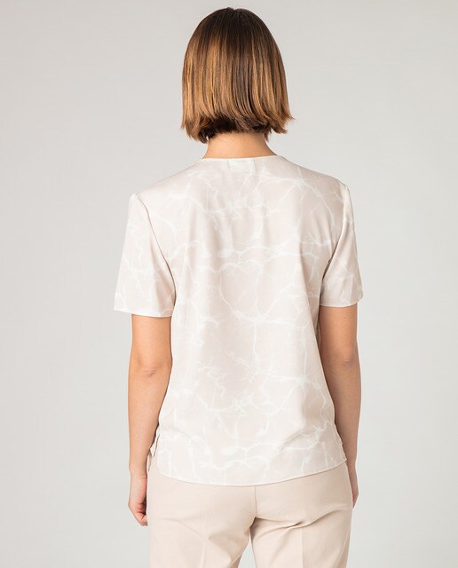 Blusa de mujer cuello pico estampado · Calvin Klein · El Corte Inglés