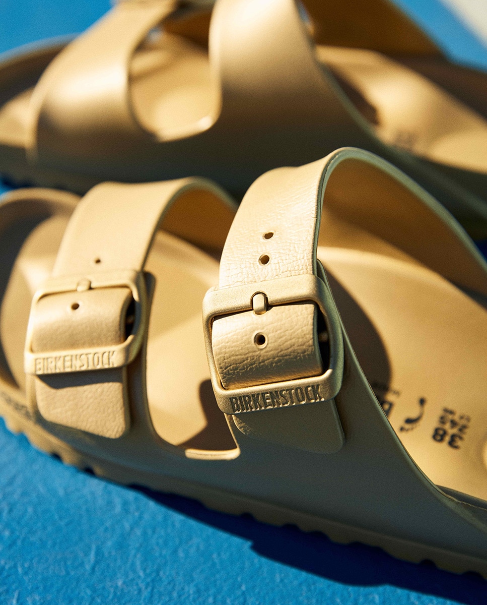 Sandálias Rasas Arizona EVA Ouro-4