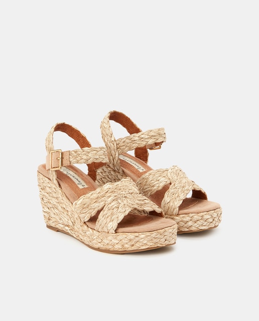 Sandalias de cuña de mujer en color topo con tiras trenzadas · Mariamare ·  El Corte Inglés