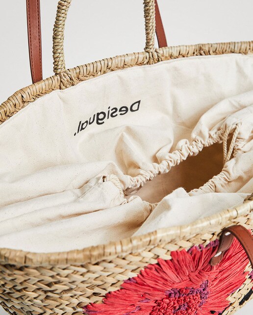 Capazo grande Bisbi Cesta de mimbre en natural con bordado de flores rojas  · Desigual · El Corte Inglés