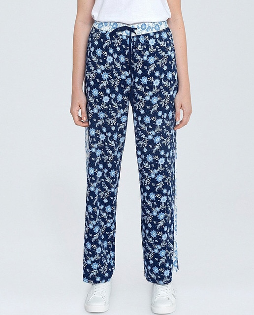 Imagen 0 de Pantalón de mujer con estampado de flores estilo jogger.