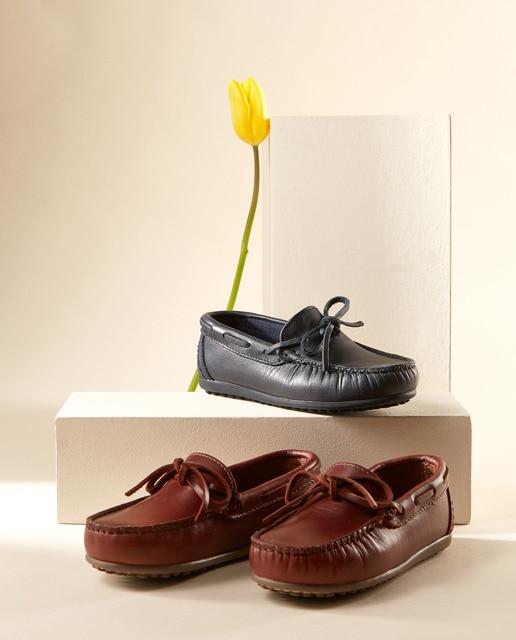 Imagen 0 de Mocasines de niño Tizzas en azul marino con adorno de lazo