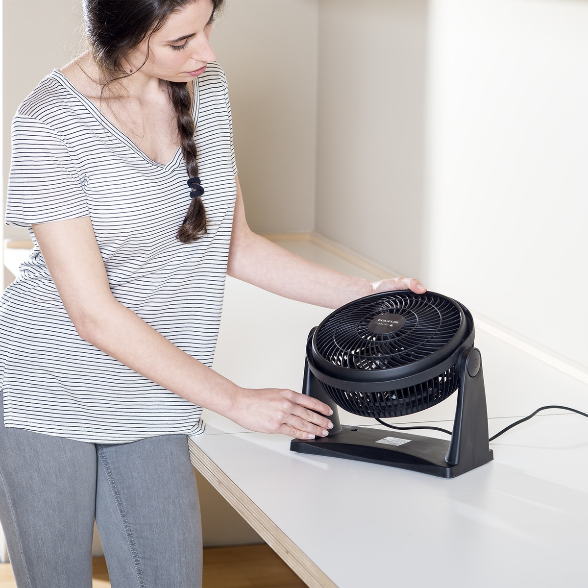 Ventilador de mesa Taurus Ice Brise Mini con 2 velocidades Negro-7