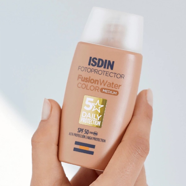 medium colour facial sun cream Fusion Water SPF50 high protection doser 50 ml for all skin types