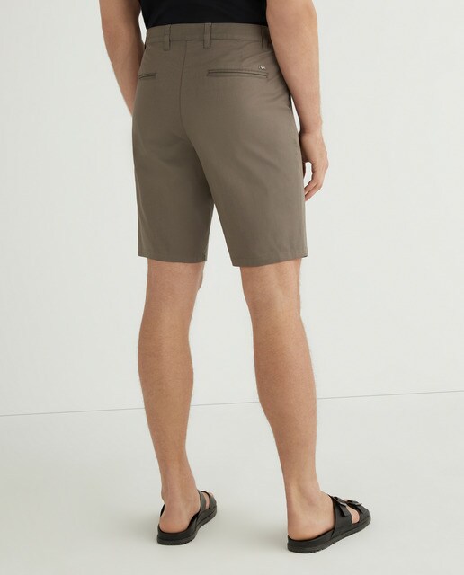 Bermuda de hombre corte chino beige · Emporio Armani · El Corte Inglés