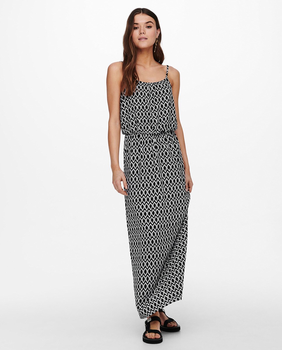 Robe longue à bretelles fines et tissu fluide.