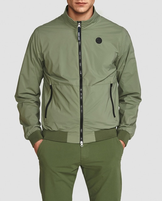 Imagen 0 de Cazadora de hombre verde con dos bolsillos