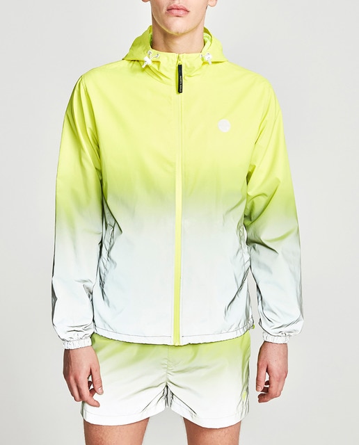 Imagen 0 de Chubasquero de hombre bicolor con capucha