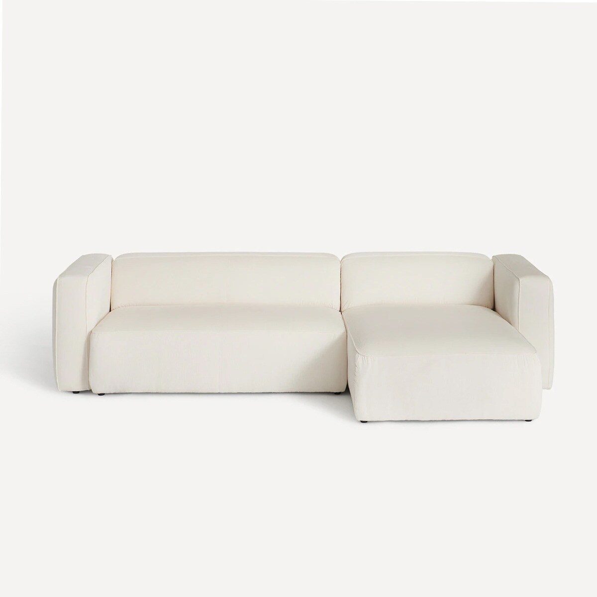 Salón con sofá Klein y mesa de centro Ovar El Corte Inglés · El Corte