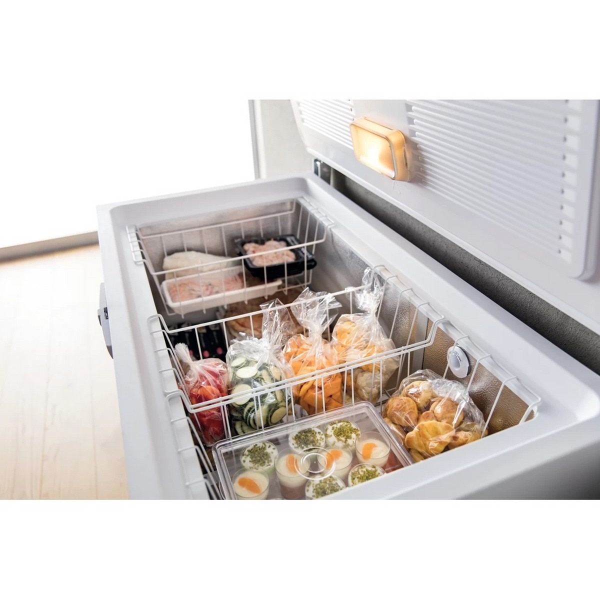 Arca Congeladora Horizontal Whirlpool WHE31352 FO 2 com Tecnologia 6º Sentido e FastFreezing e de 118 cm de Largura - Branco Branco-5