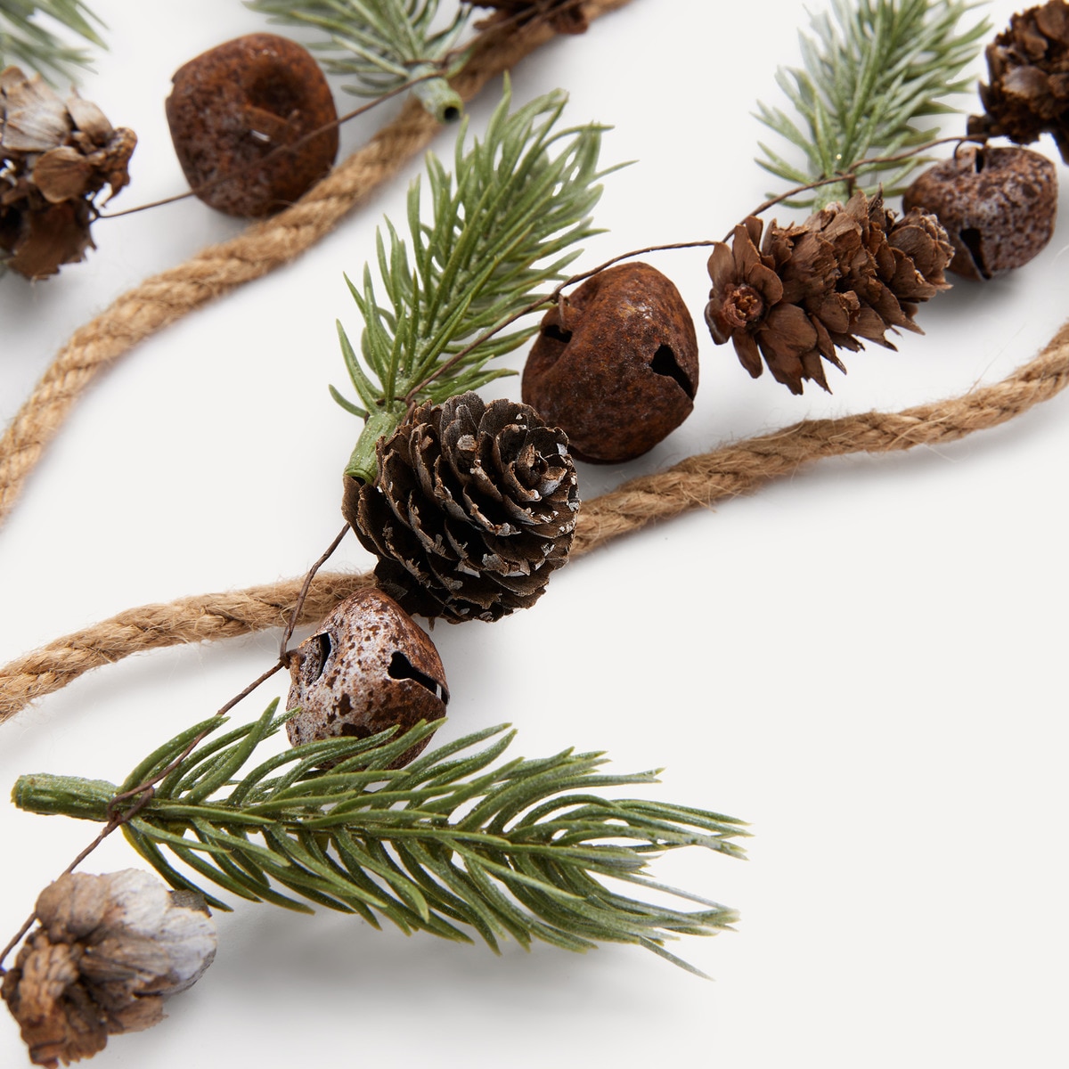 Grinalda Pinhas com Guizo Natural-3