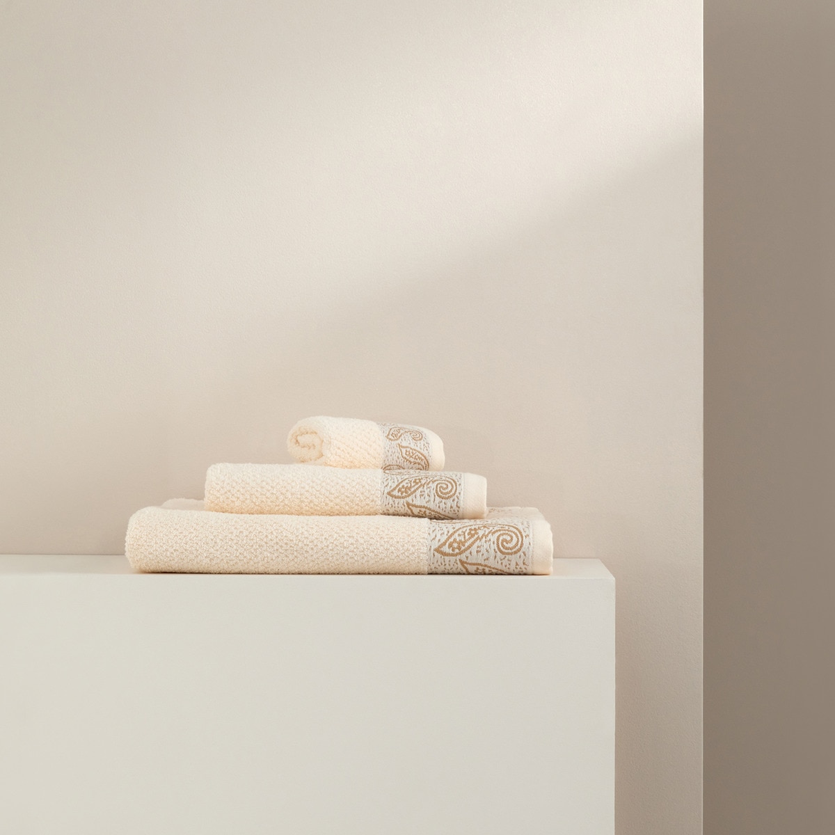 Serviette de bain 500 g/m2 Haidar Basics