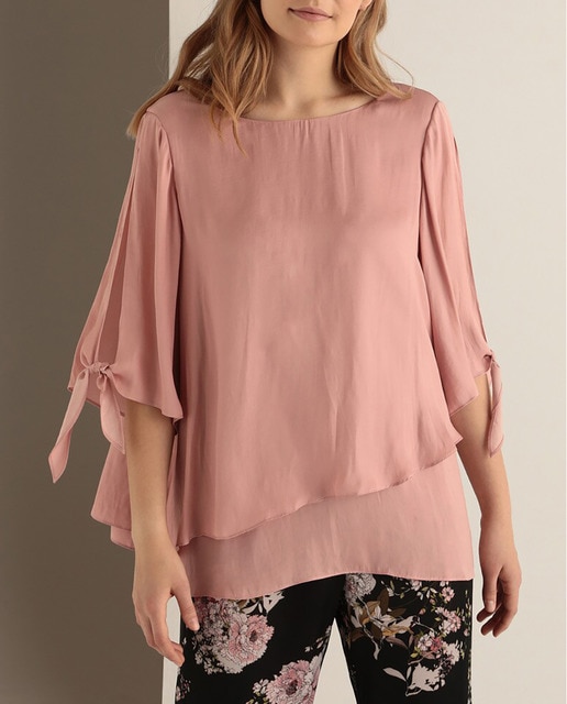 Imagen 0 de Blusa de mujer talla grande con capas y escote redondo