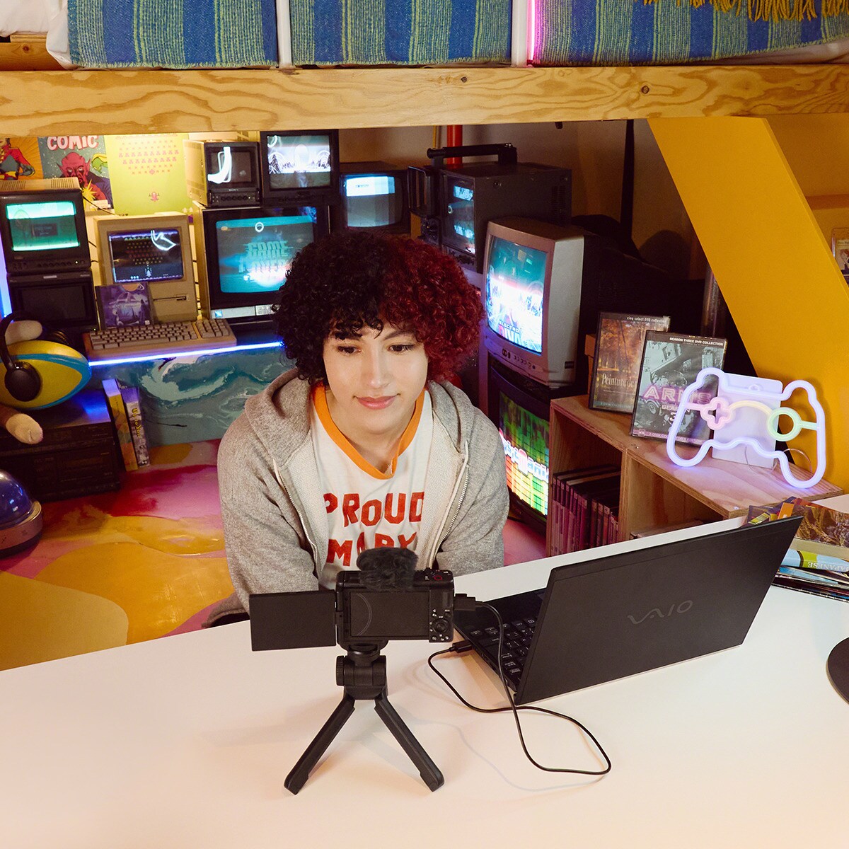 Sony ZV-1F cámara compacta vlogging con objetivo prime ultra gran angular de 20 mm y pantalla LCD de ángulo variable ideal para selfies (ZV1FBDI.EU) Negro-7