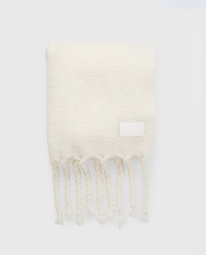 Imagen 0 de Bufanda de mujer Tommy Hilfiger con flecos en los extremos y logo disimulado en parche de ecopiel