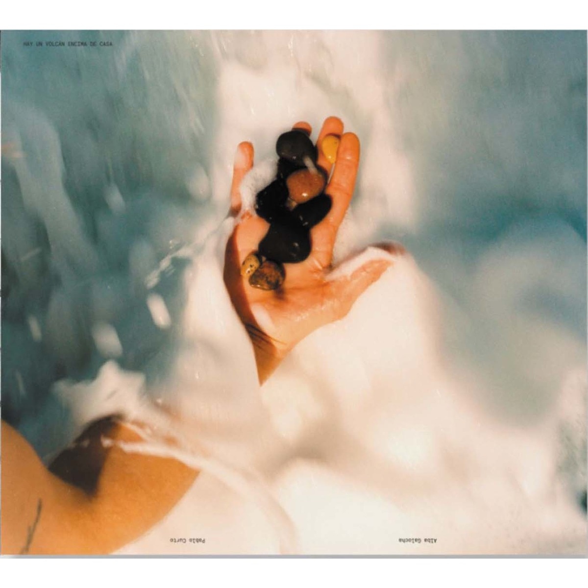 Imagem 0 de Hay un volcán encima de casa