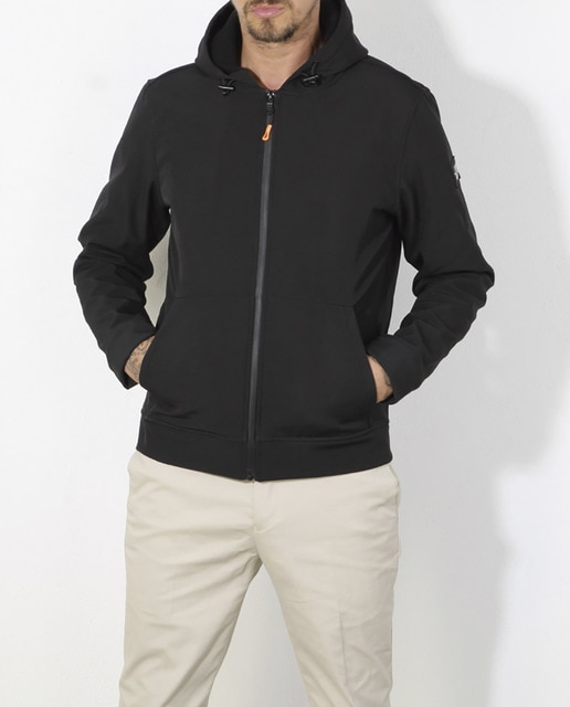 Imagen 0 de Chaqueta con capucha en color negro.