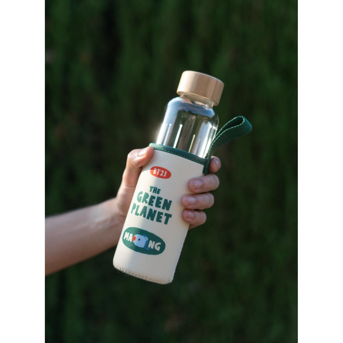 Botella cristal BT21 Mang Erik beige y verde 7