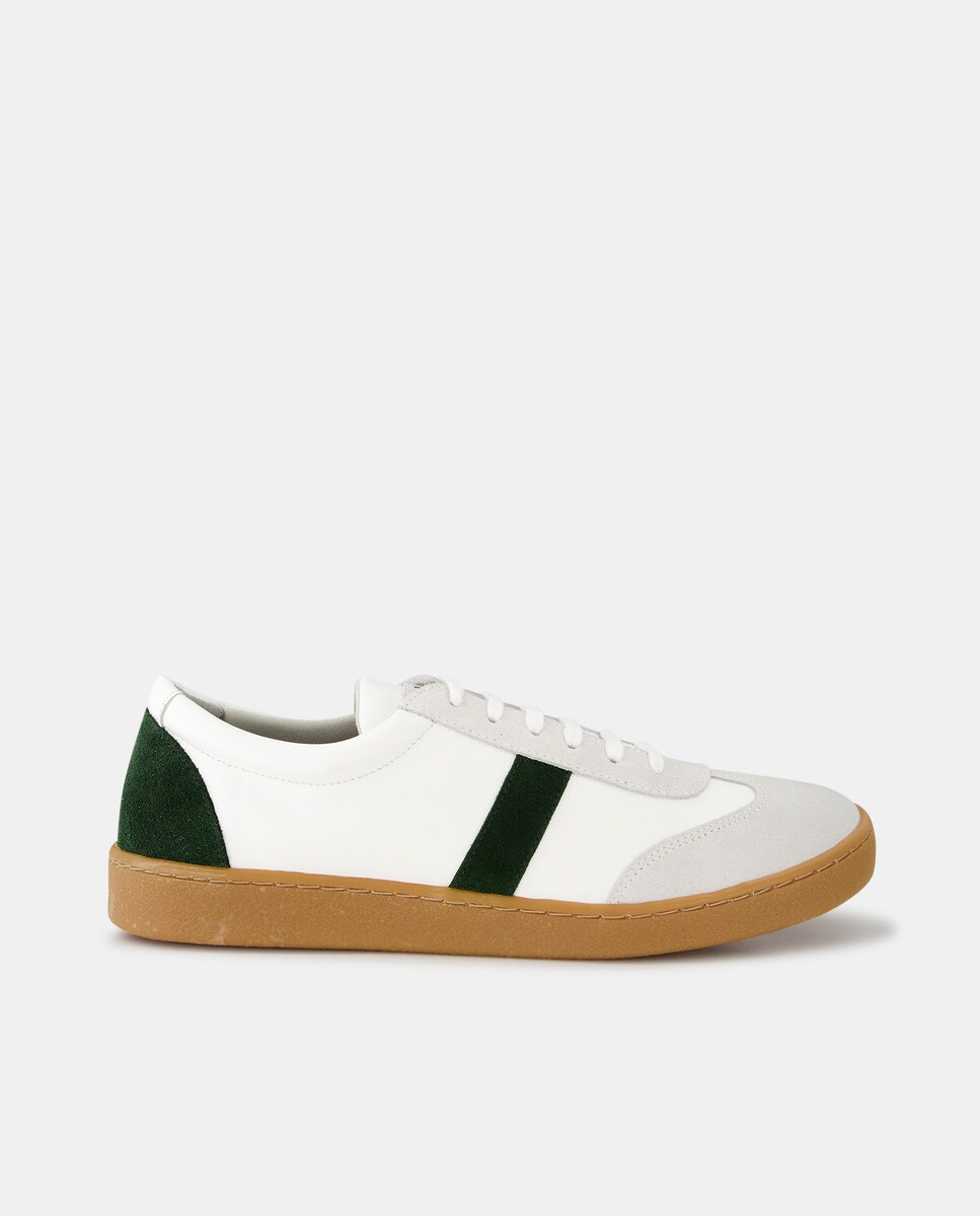 Chaussures casual basses style baskets avec détails dans différentes