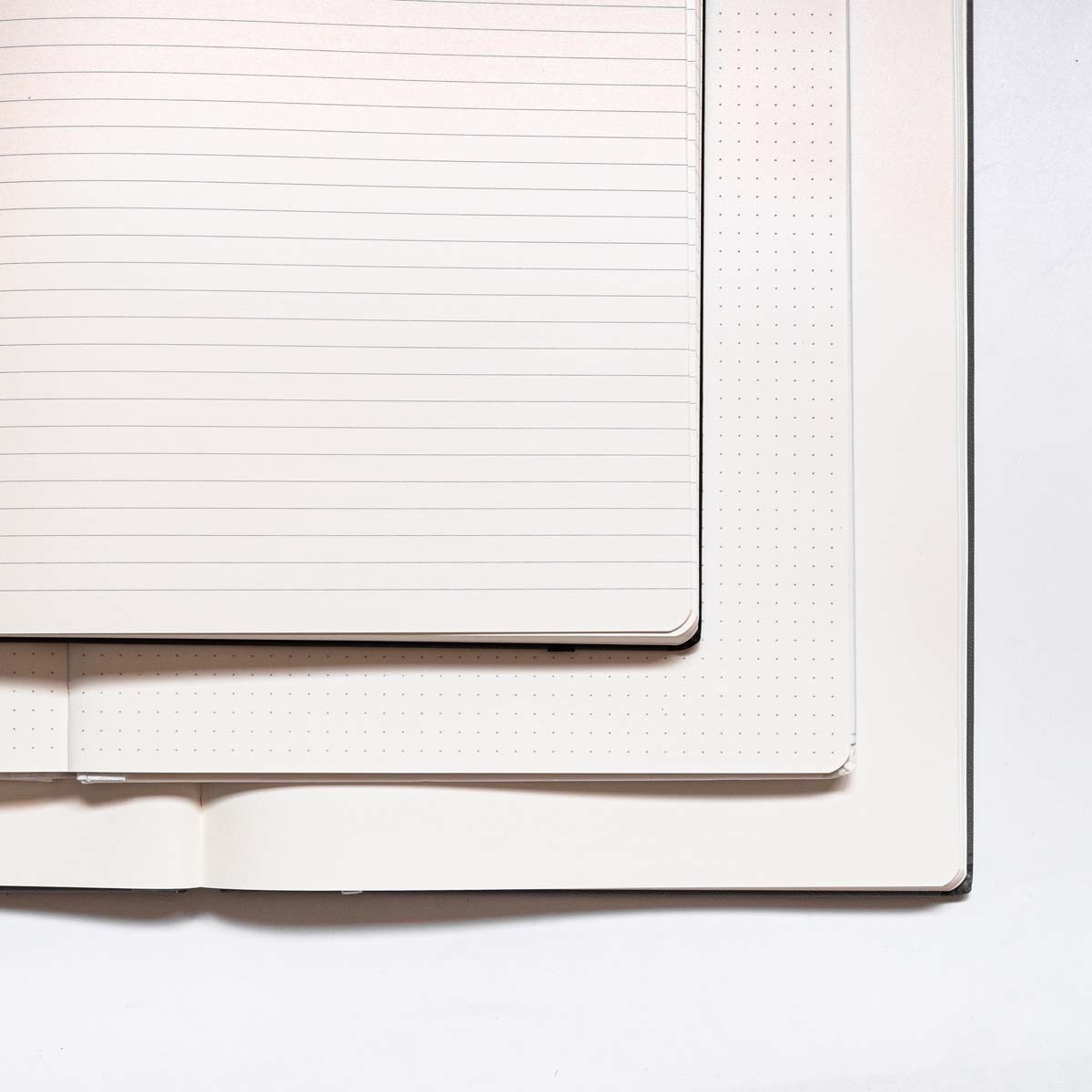 Caderno Grande A4 de Capa Dura e Papel Marfim de Linhas - Cinzento Cinzento-2