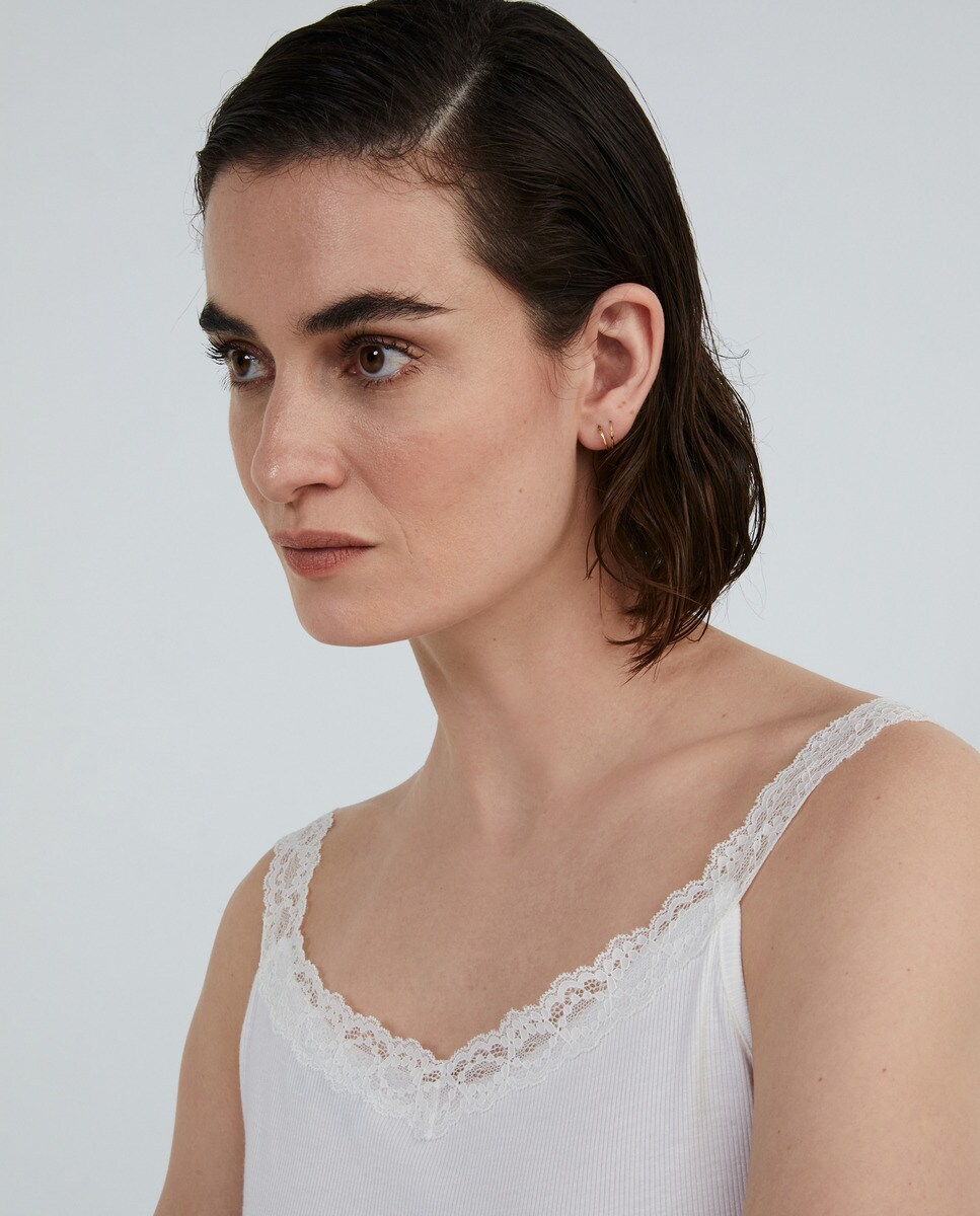 Tshirt côtelé avec dentelle