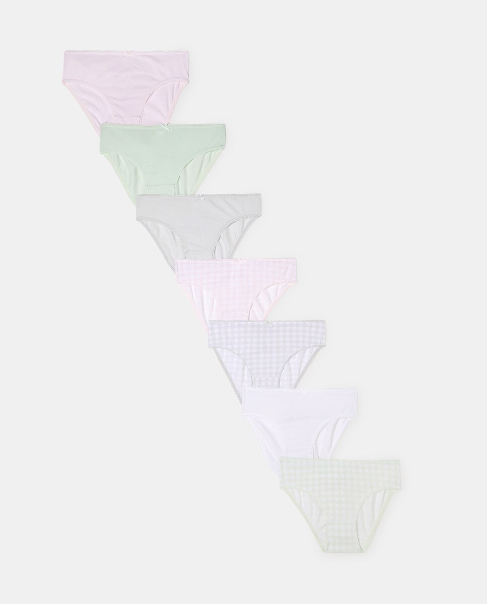 Lot de sept petites culottes à carreaux et unies