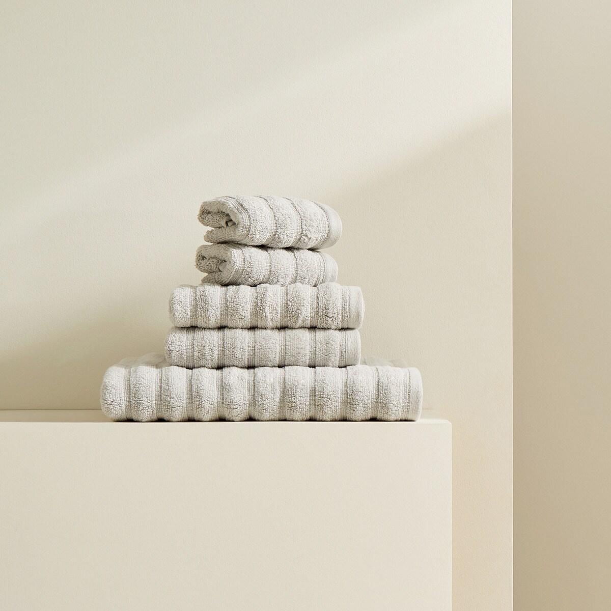 Jeu de 5 serviettes de bain 450 g/m2 Gadea