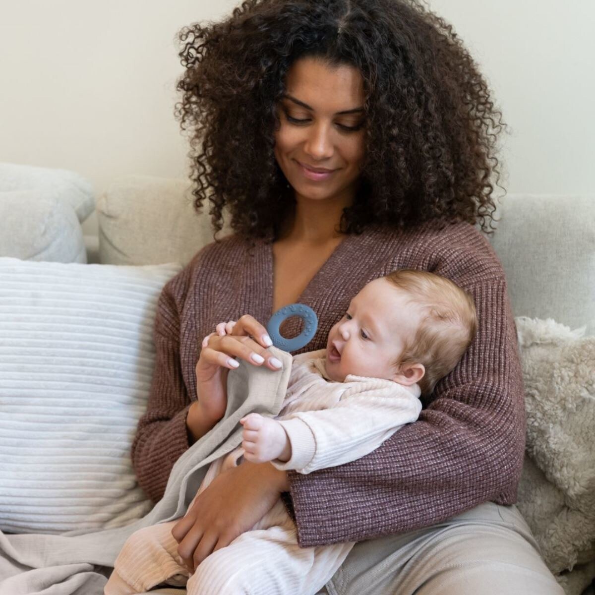 Avental de Amamentação Mom n Play - Tetra Cru 3