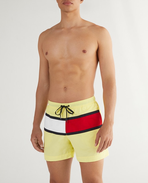 Imagen 0 de Bañador bermuda de hombre estampado amarillo
