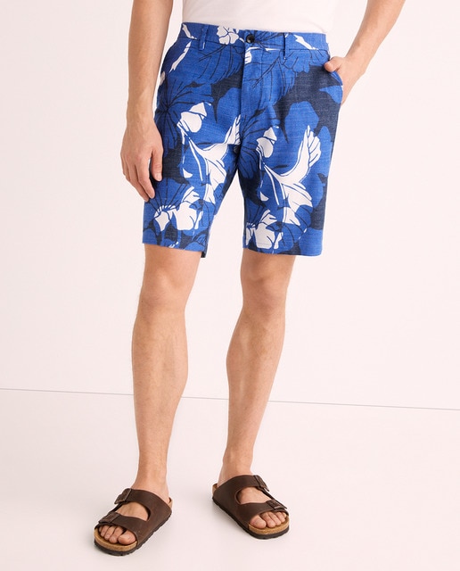 Imagen 0 de Bermuda de hombre con estampado floral