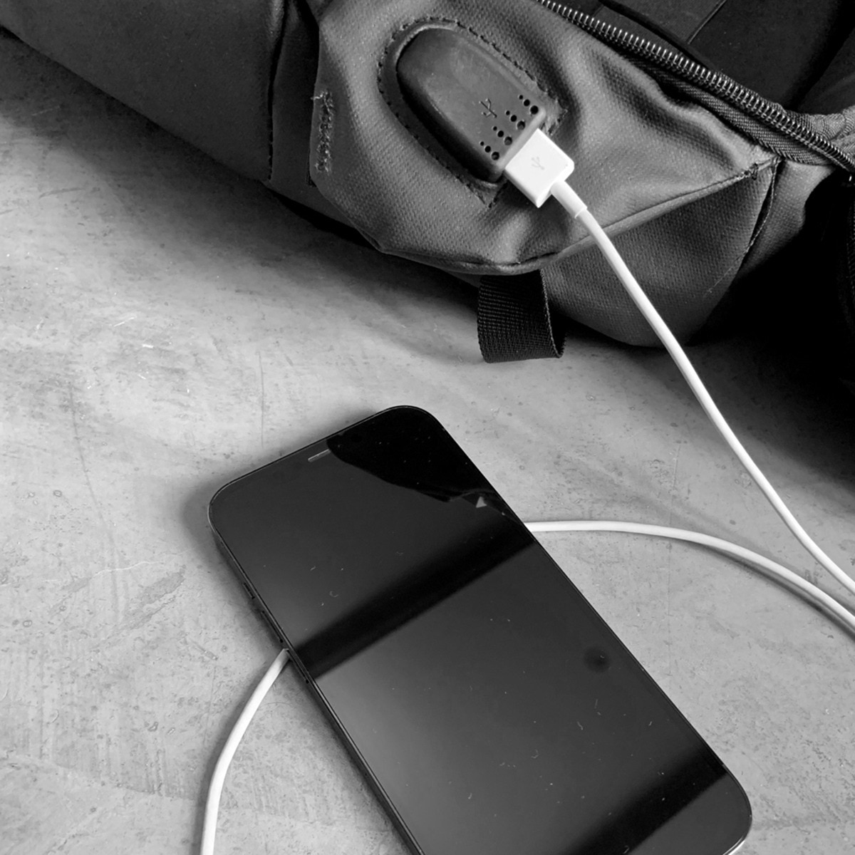 Mochila Antirrobo Impermeable Smile The Rock negra para portátiles hasta 16" y con Puerto USB Negro-8