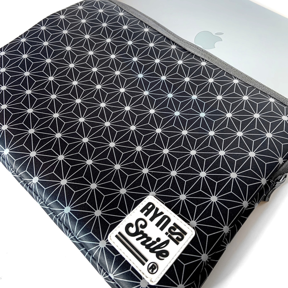 Funda Sleeve de neopreno Smile Neo Nipon negro para portátiles hasta 13,3" Negro-5