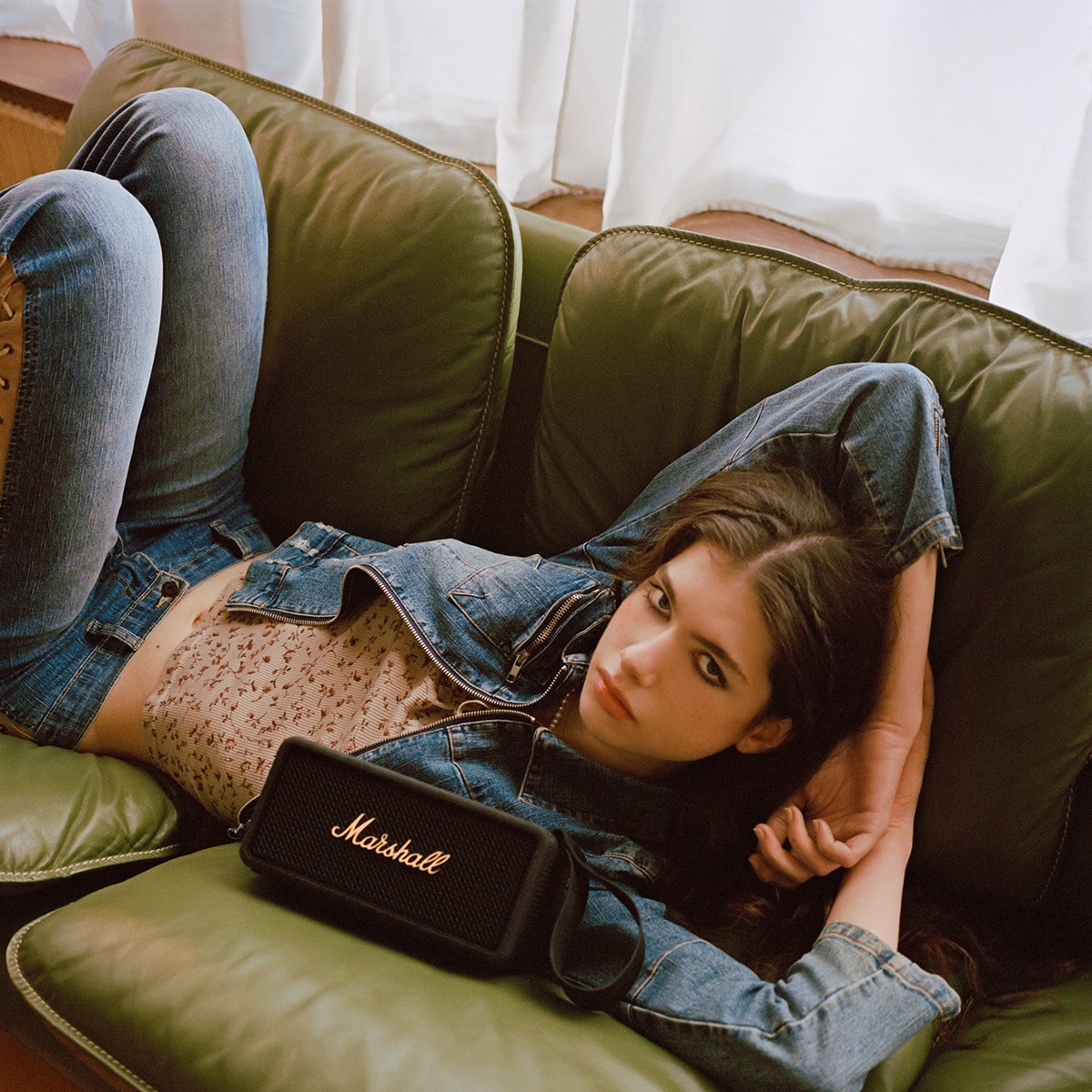 Coluna Portátil Bluetooth Marshall Middleton - Black & Brass Preto-7