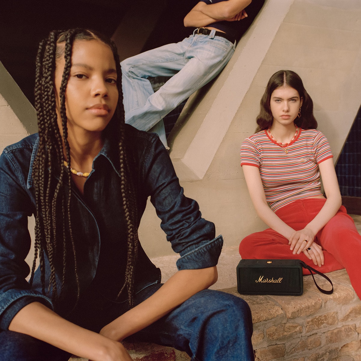 Coluna Portátil Bluetooth Marshall Middleton - Black & Brass Preto-8