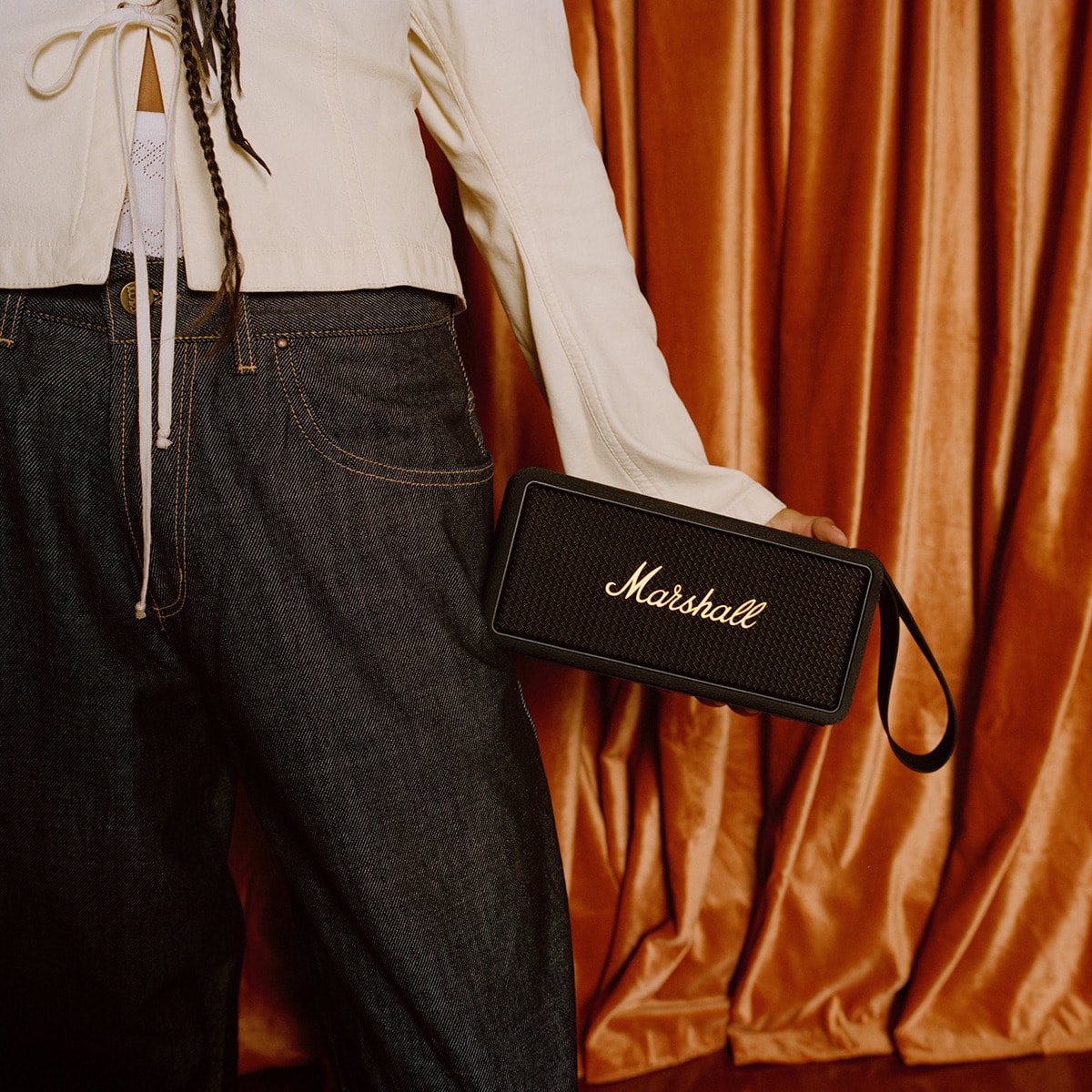 Coluna Portátil Bluetooth Marshall Middleton - Black & Brass Preto-9