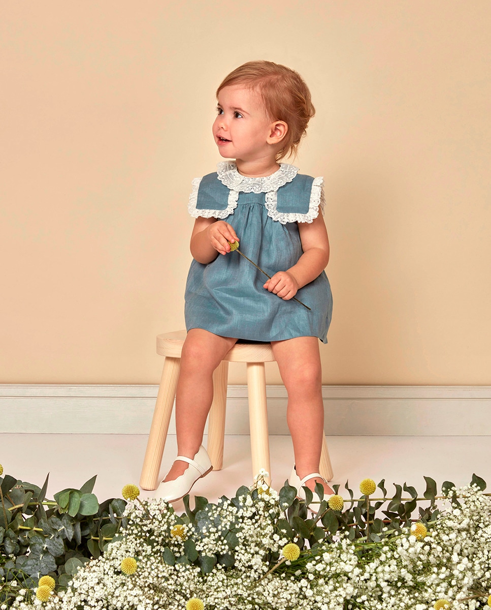 Vestido de Bebé com Tiras Bordadas e em Linho Azul-2