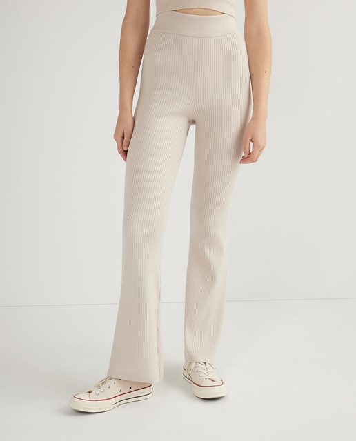 Imagen 0 de Pantalón de mujer ligeramente acampanado