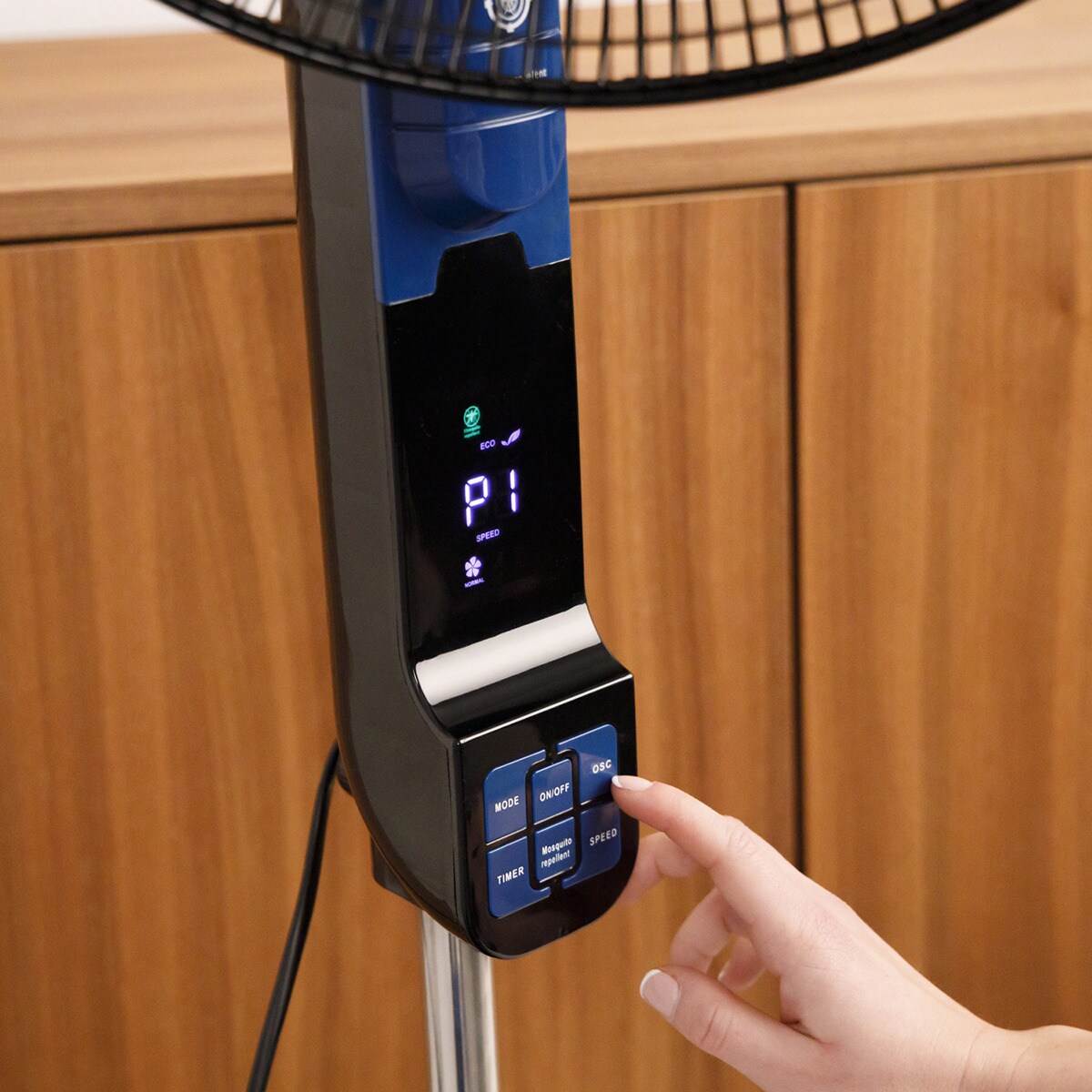Ventilador de pie Taurus Boreal Digital No Moskit con 3 velocidades 2