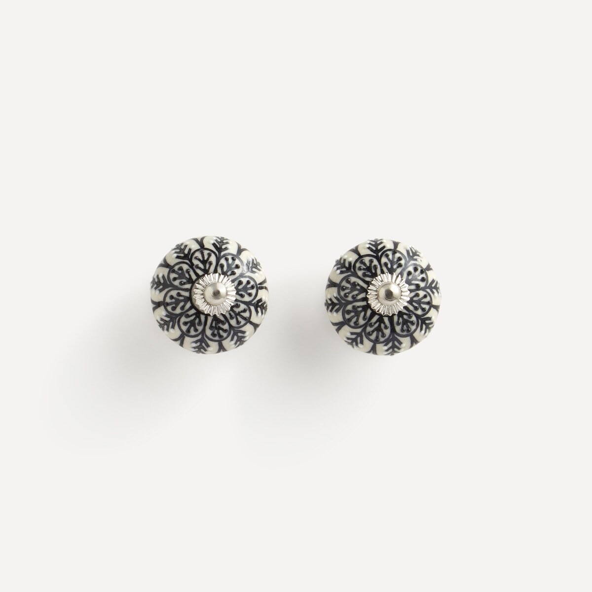 Conjunto de 2 puxadores redondos com desenho Flores Preto-1