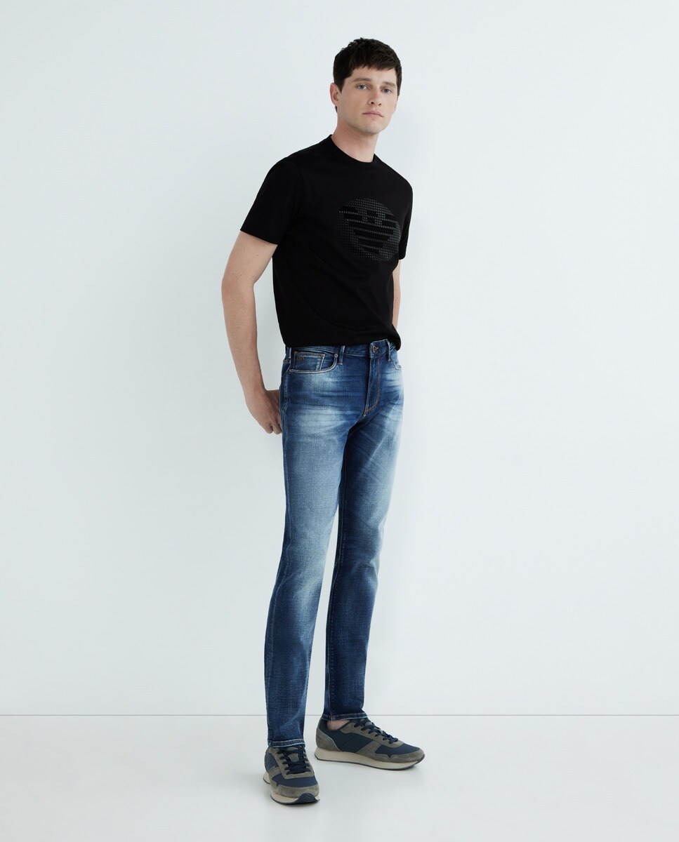 Jean J06 slim fit à taille normale basse
