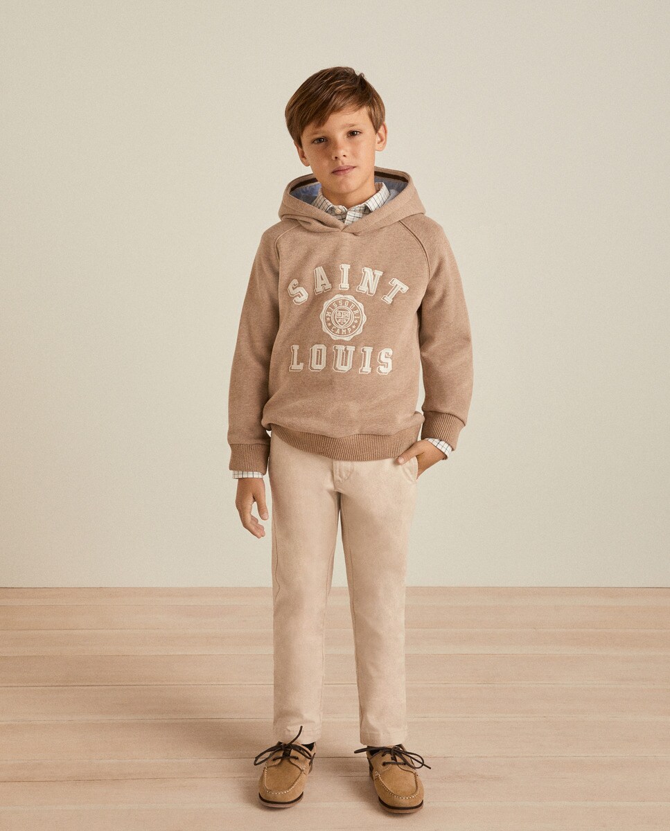 Sweat à capuche et motif devant