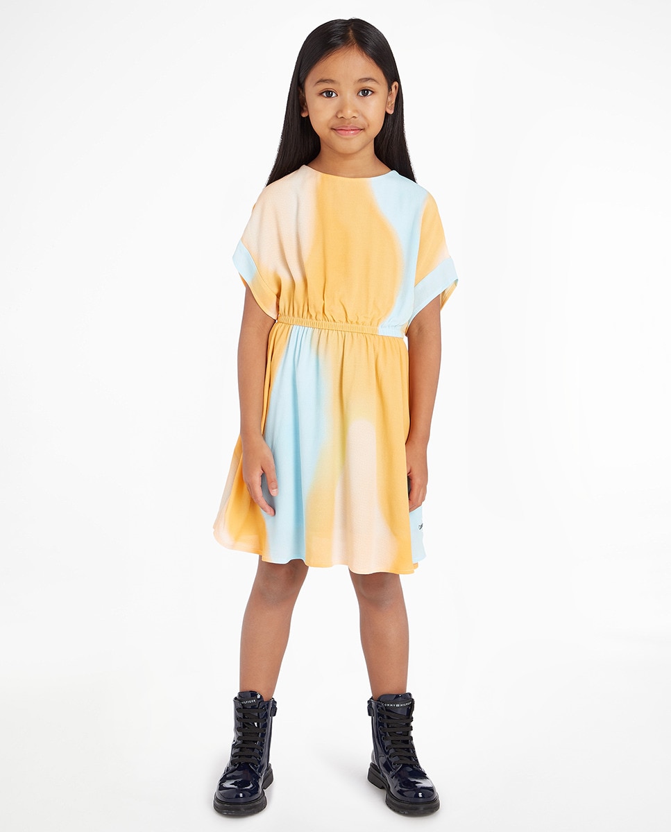 Robe à manches courtes.