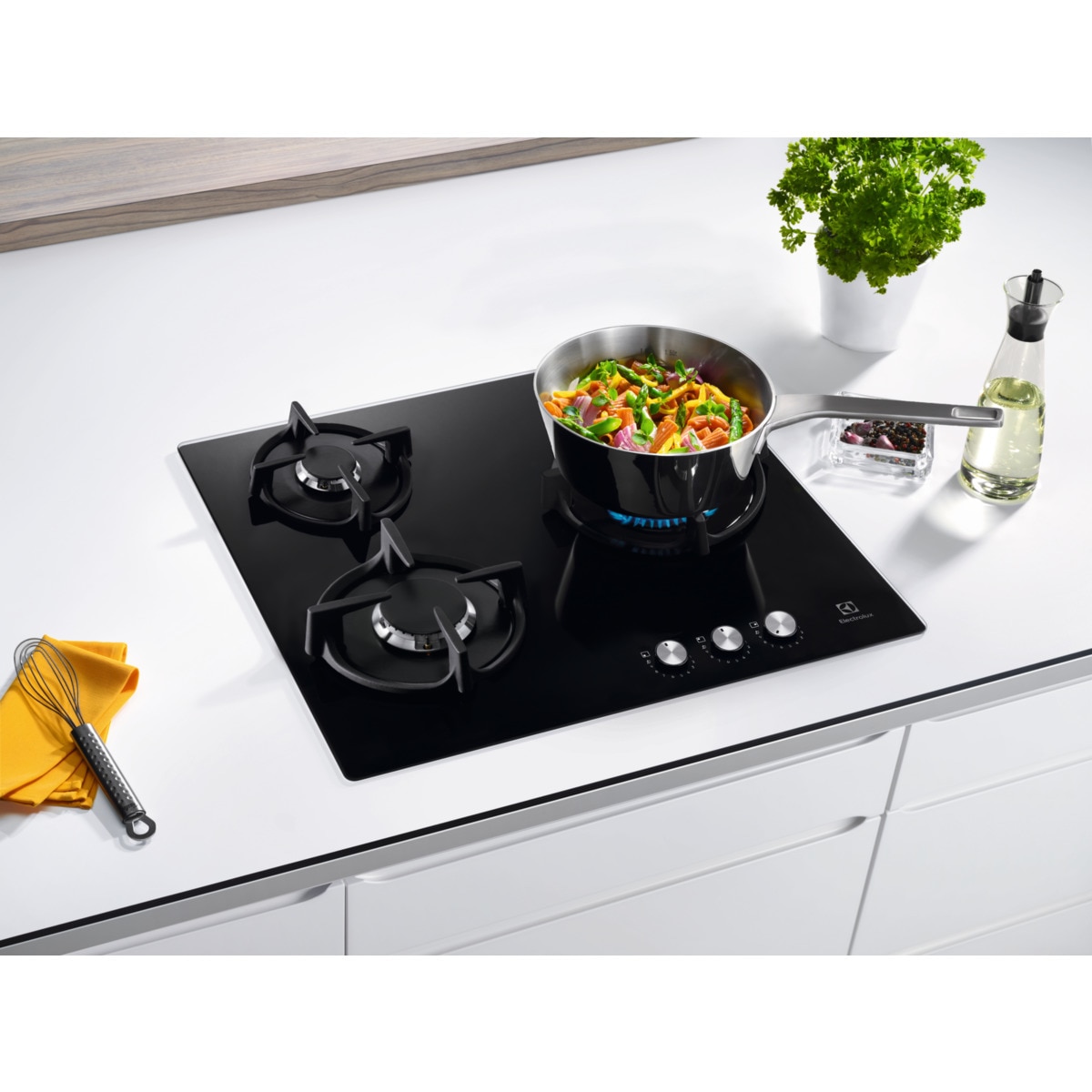 Placa de gas Electrolux con 3 quemadores SpeedBurner + Zona Wok - KGE6633NOK Negro-6